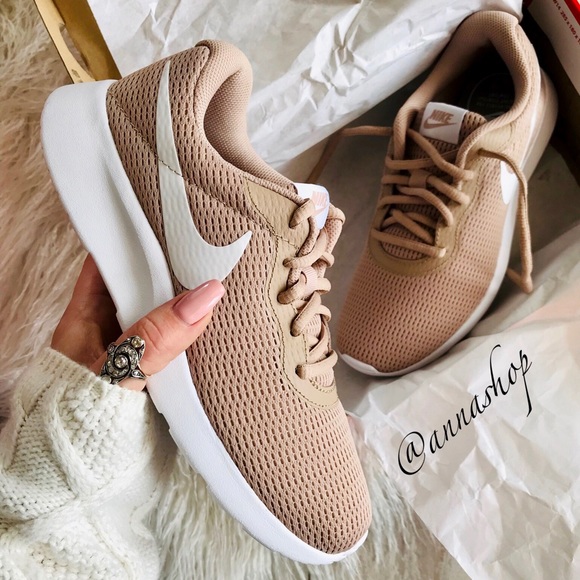 Nike Shoes - NWT Nike tanjun